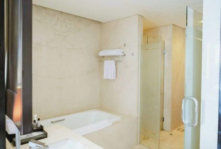 Bathroom 28