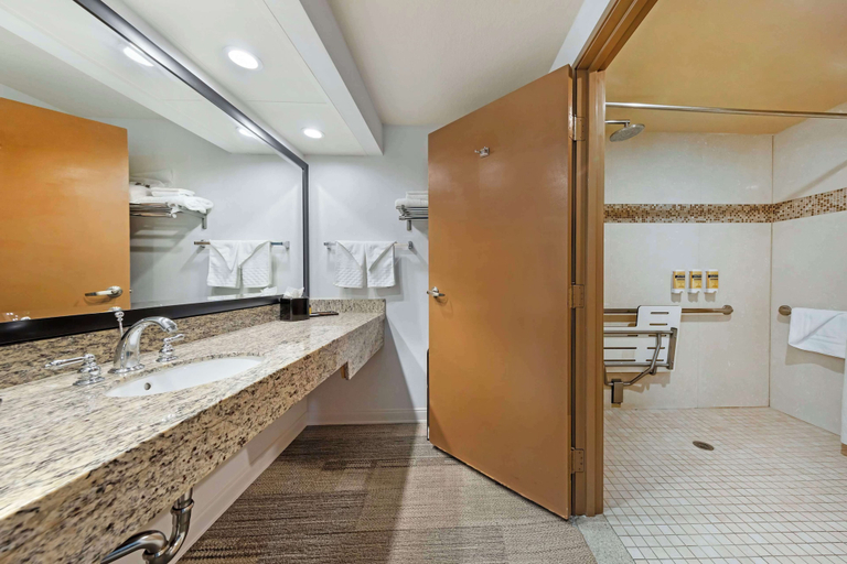 Bathroom 4, Best Western Plus Redondo Beach Inn, Los Angeles