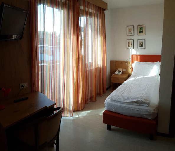 Bedroom 3, Hotel Olimpic, Trento