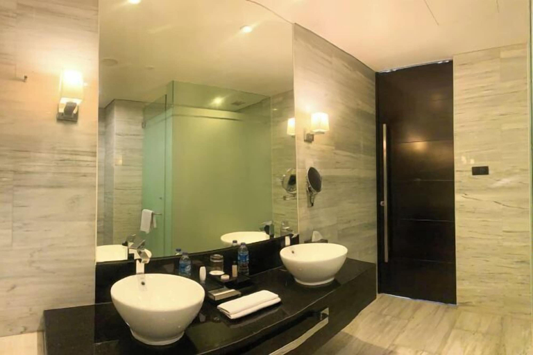 Bathroom 18