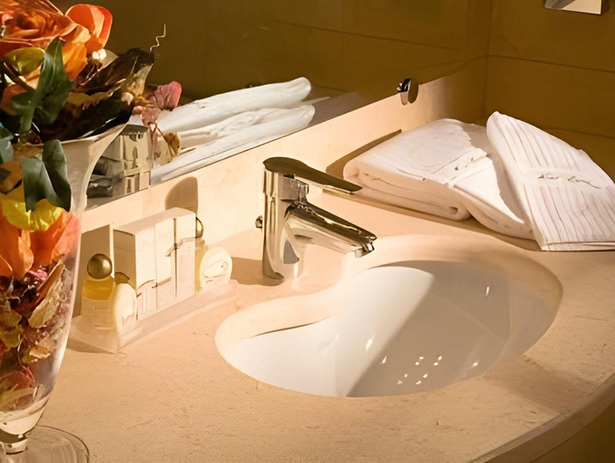 Bathroom 10