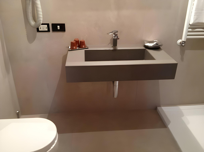 Bathroom 7