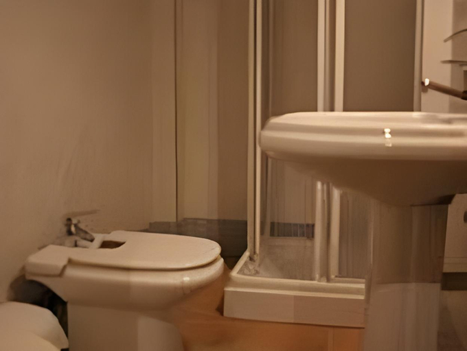 Bathroom 2, Hostal Dona Antonia, Huelva