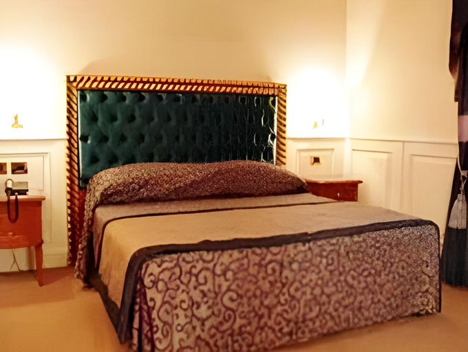 Bedroom 8