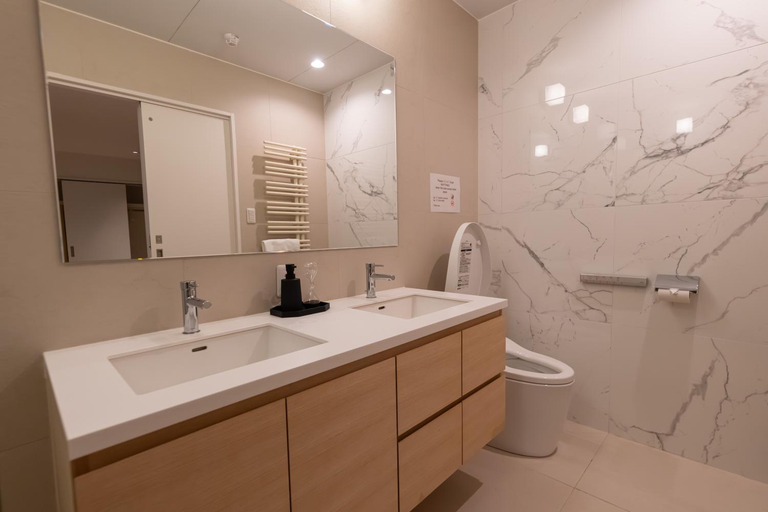 Shower 4, Snow Monkey Loft, Kutchan