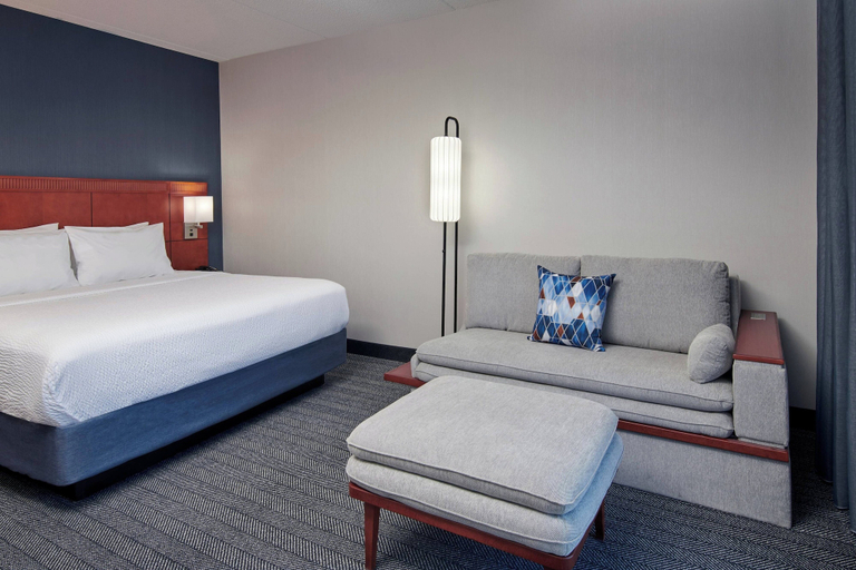 Bedroom 5, Courtyard by Marriott Chicago Lincolnshire, Lake