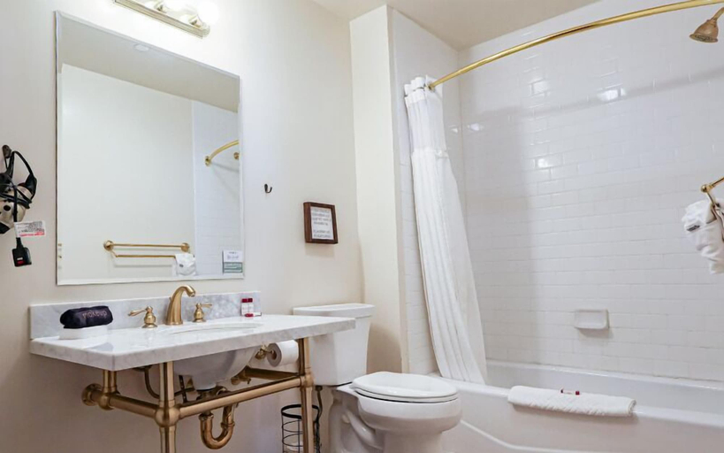 Bathroom 4, Belvada Hotel, Nye