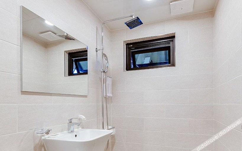 Bathroom 5, Uljin Beatrice Pool Villa, Uljin