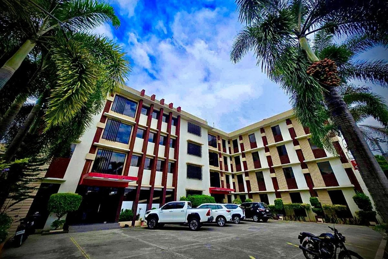 At The Pad Hotel And Resort, Angeles