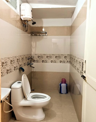 Bathroom 3, Aashrey Bed and Breakfast, South Andaman