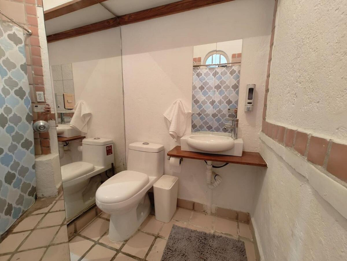 Bathroom 3, Casa Aimee, Mexico City