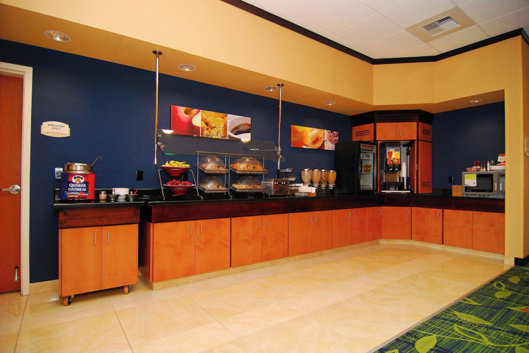 Food & Drinks, Fairfield Inn & Suites by Marriott Tehachapi, Kern