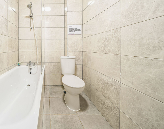 Bathroom 3, Everest Lodge Serviced Apartment, Hampshire