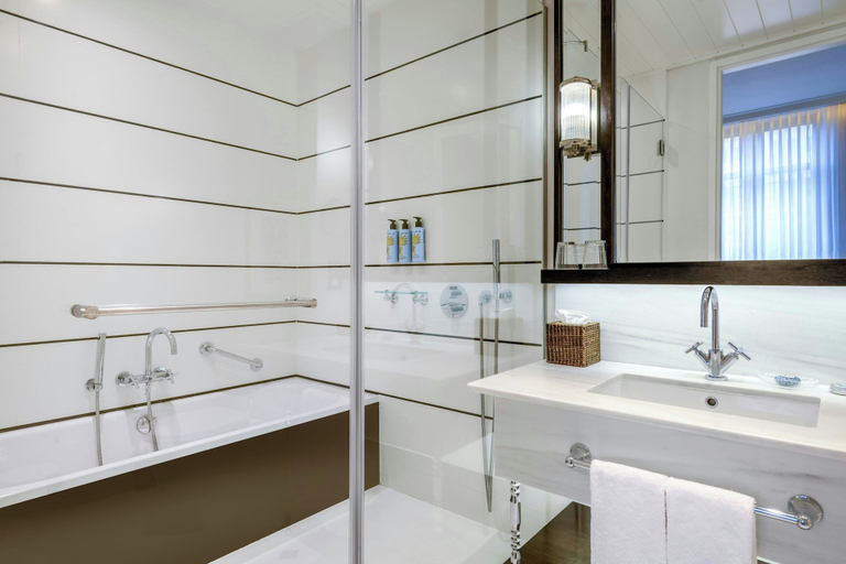 Bathroom 5, Cotton House Hotel, Autograph Collection, Barcelona