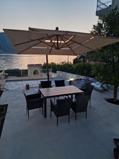 Food & Drinks 4, Waterfront Apartment Petrovina
