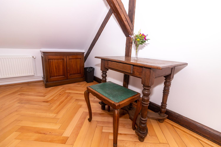 Others 4, Flanderhof Manor, Rosia
