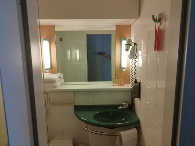 Bathroom 5, ibis Ulm City, Ulm