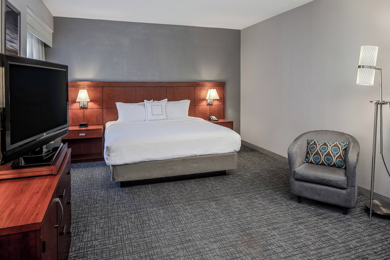 Bedroom 4, Courtyard by Marriott San Antonio SeaWorld - Westover Hills, Bexar
