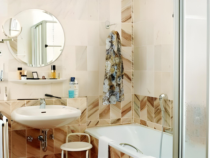 Bathroom 14