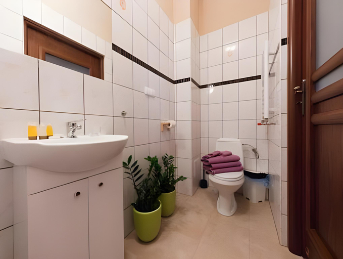Bathroom 14