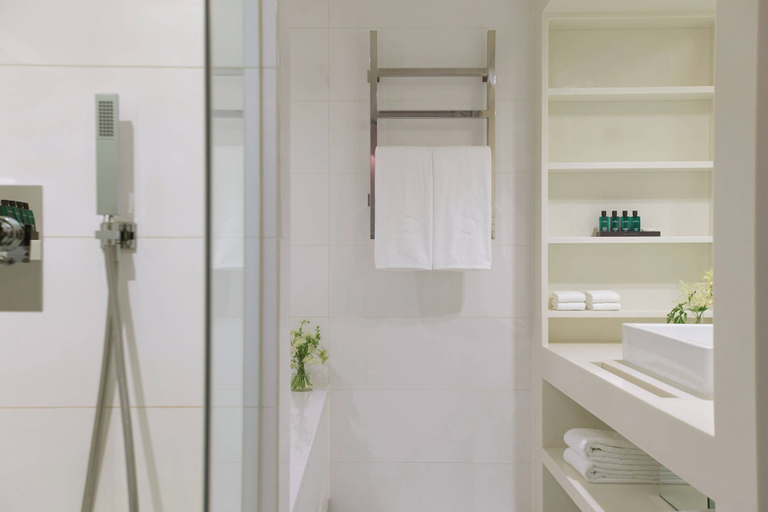 Bathroom 4, THE PLAZA Seoul, Autograph Collection, Jung