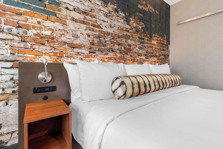 Bedroom 3, Cambria Hotel Omaha Downtown, Douglas