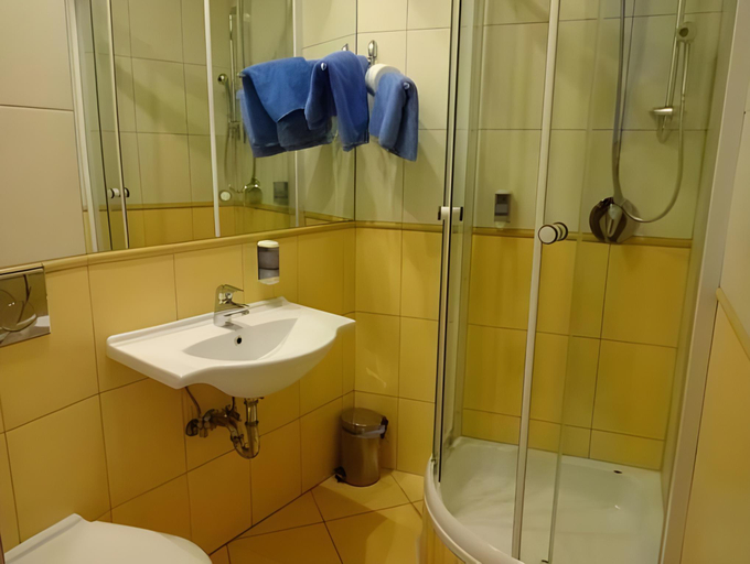 Bathroom 7