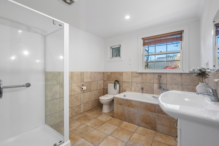 Bathroom 5, Tasman Holiday Parks - Picton, Marlborough