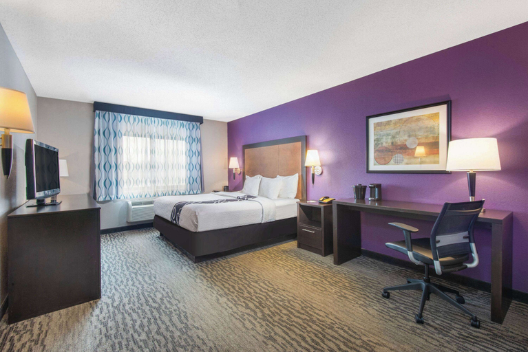 Bedroom 3, La Quinta Inn & Suites by Wyndham Erie, Erie