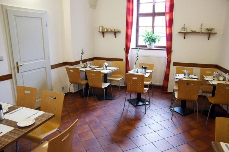 Food & Drinks 5, Hotel Adalbert, Praha 6