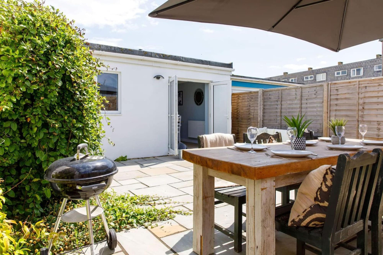 Room 3, Charming Bolthole 400m to Beach, West Sussex