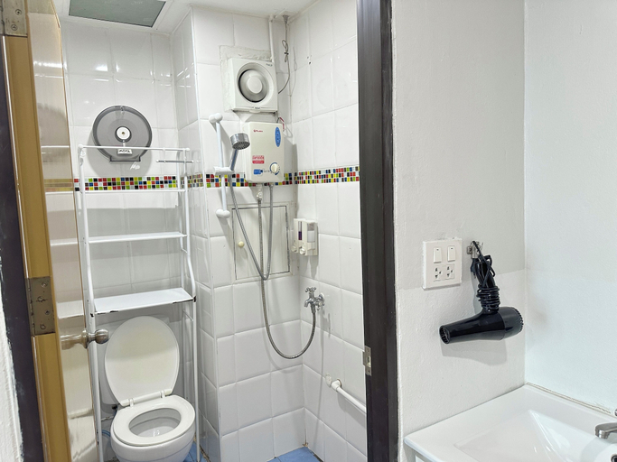 Bedroom 5, Longzhu Guesthouse, Khlong San