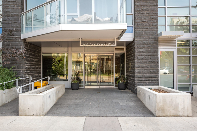 Exterior & Views, TOP 5 DT Riverside Walking Trails Free Parking, Division No. 6