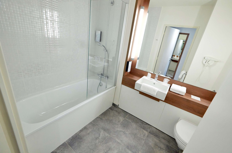 Bathroom 4, Campanile Nature - Taverny, Val-d'Oise