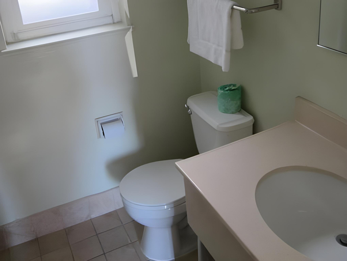 Bathroom 13