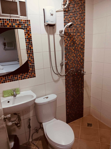 Bathroom 2, Islands View Inn, Coron