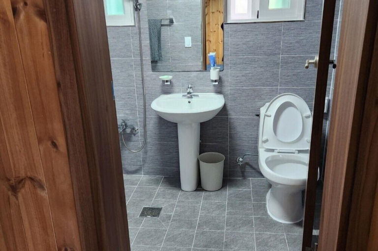 Bathroom, dong hae ae pension, Donghae