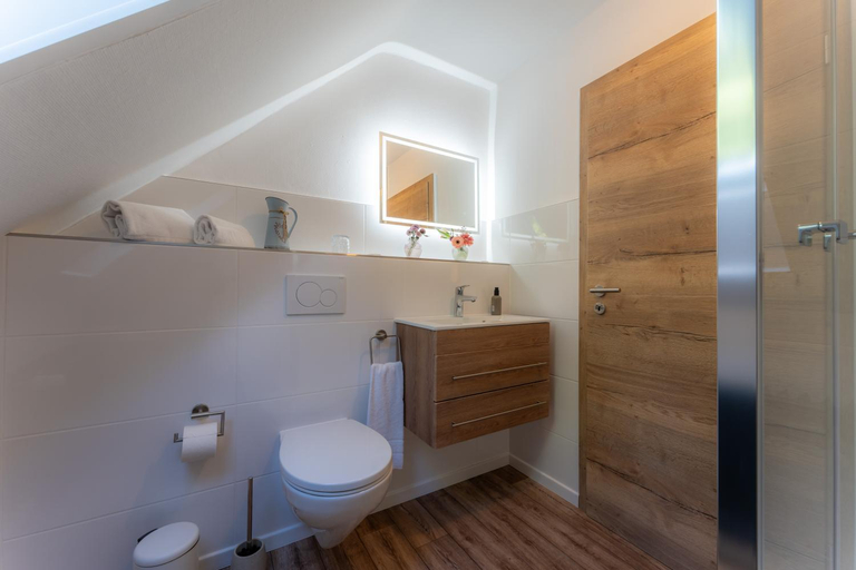 Bathroom 4, Gasthof Neuhaus, Gifhorn