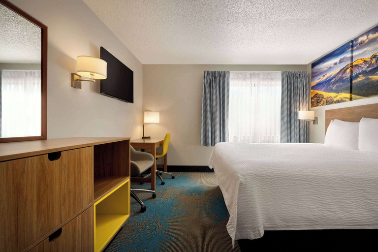 Bedroom 3, Days Inn by Wyndham Carbondale, Garfield