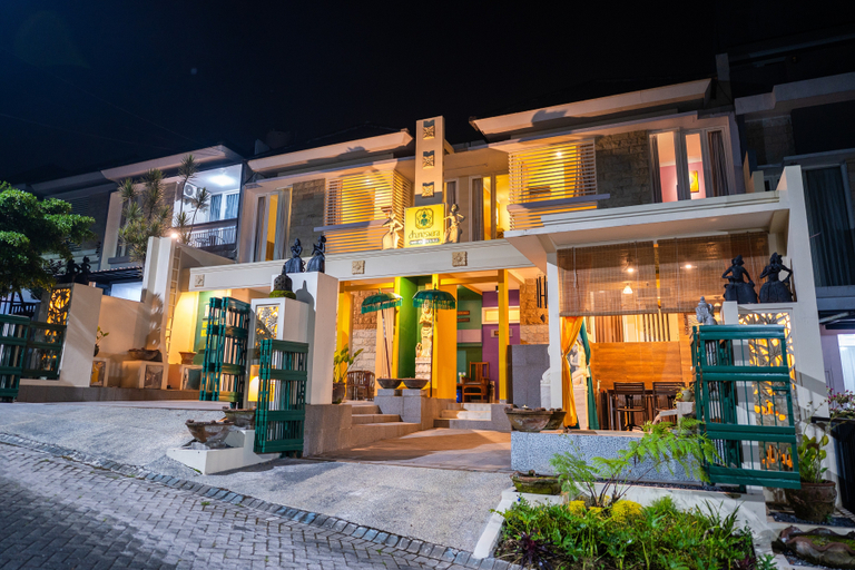 Exterior & Views