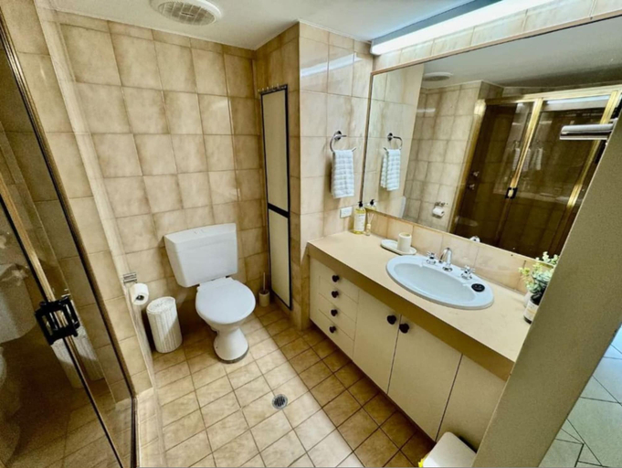 Room 2, Downtown Delight 2BR Getaway Pool, Darwin