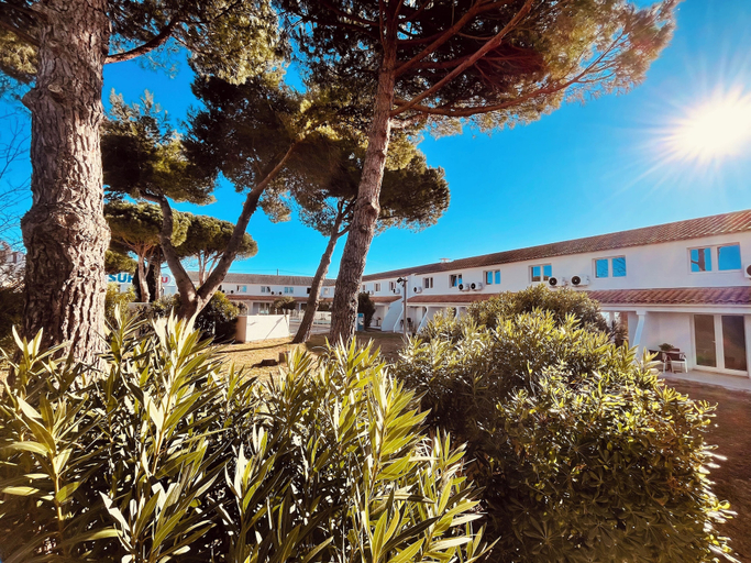 Exterior & Views 2, Artemia Hôtel, Gard