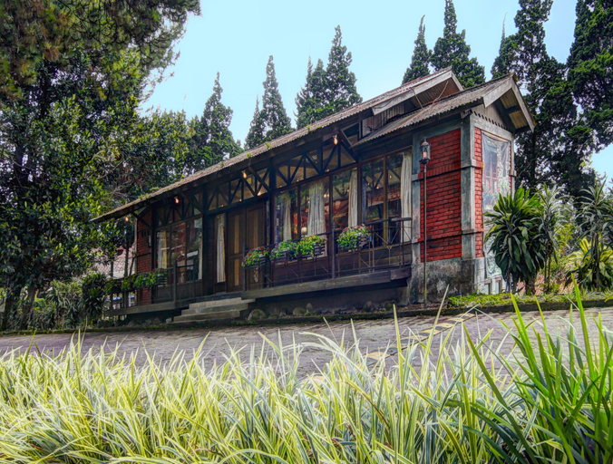 Exterior & Views