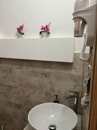 Bathroom 16