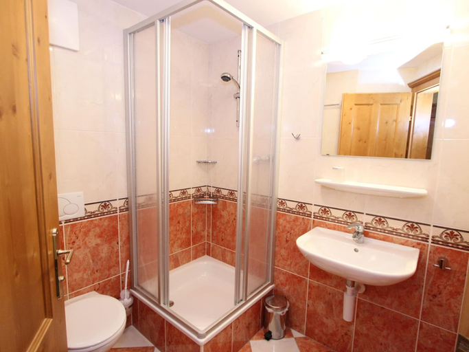 Bathroom 5, Detached Chalet in Saalbach, Zell am See