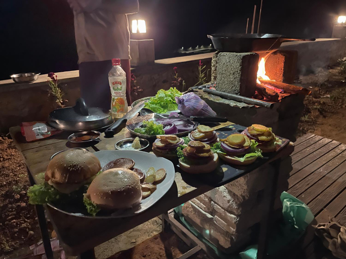 Food & Drinks