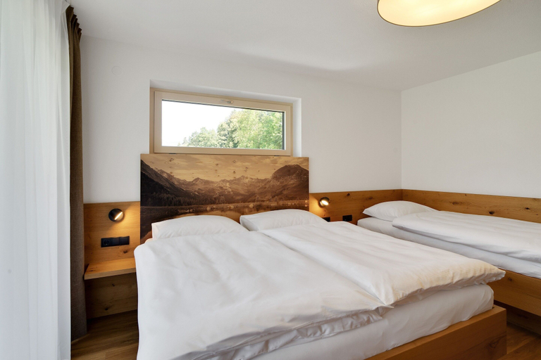Bedroom 4, Attractive Flat With Beautiful Views, Schwaz