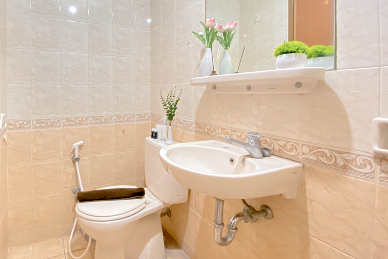 Bathroom 5, Best Deal 2BR at Majesty Apartment By Travelio, Bandung