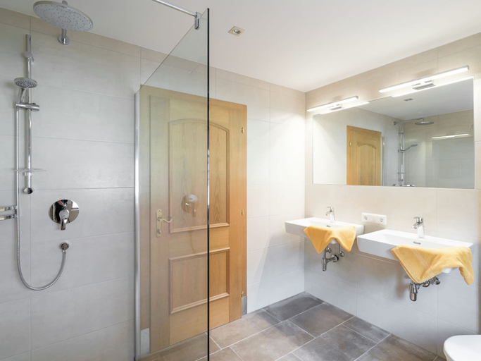 Bathroom 4, Comfortable Holiday Home, Zell am See