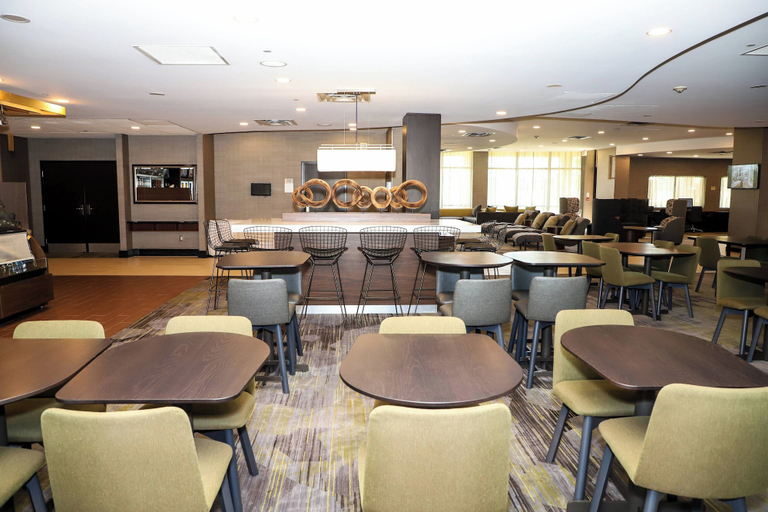 Food & Drinks 5, Courtyard by Marriott Toronto Brampton, Peel